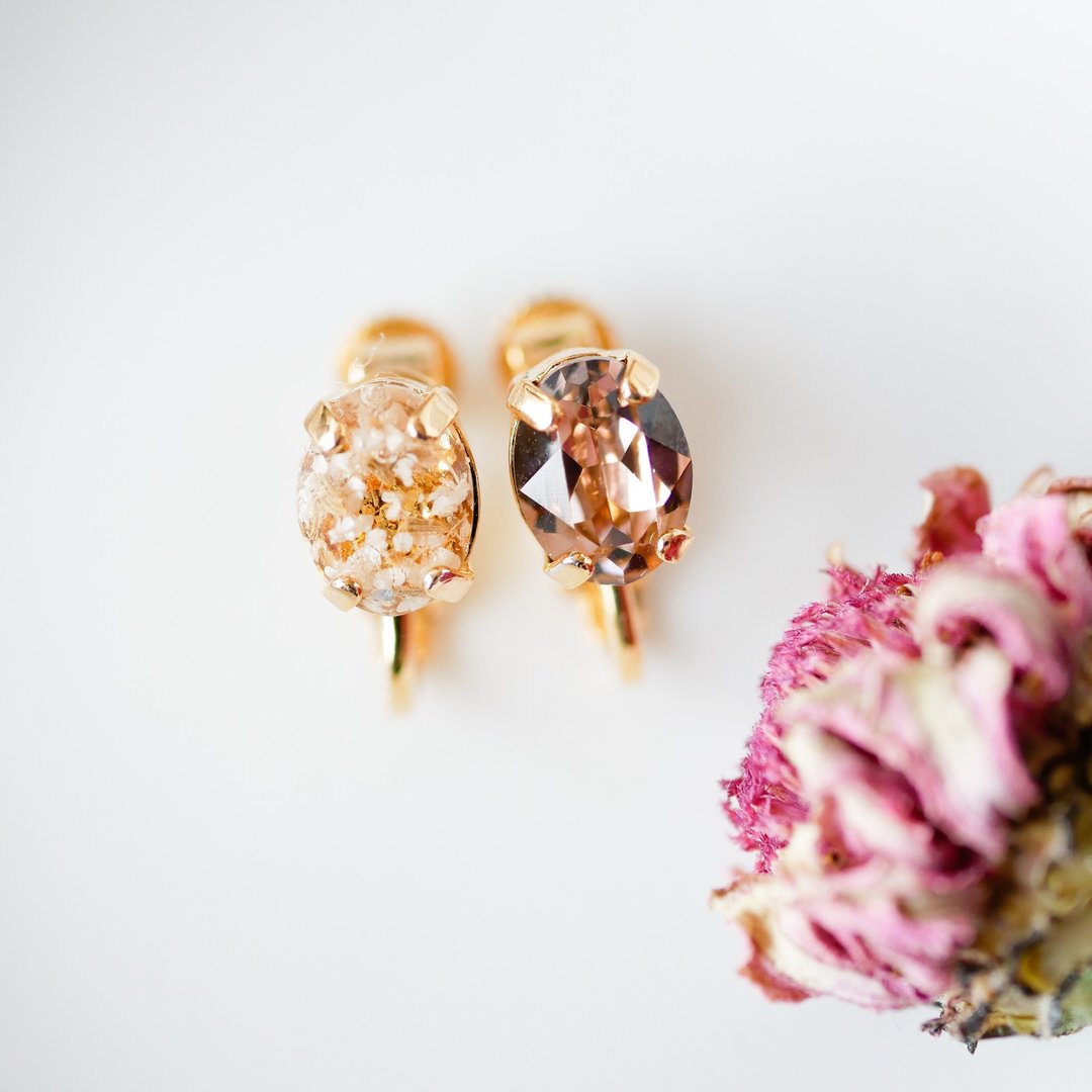 Small Crystal and Flower Clip-On/Asymmetric/E-440/Vintage Rose and Lace Flower - 耳环/耳夹 - 树脂 粉红色