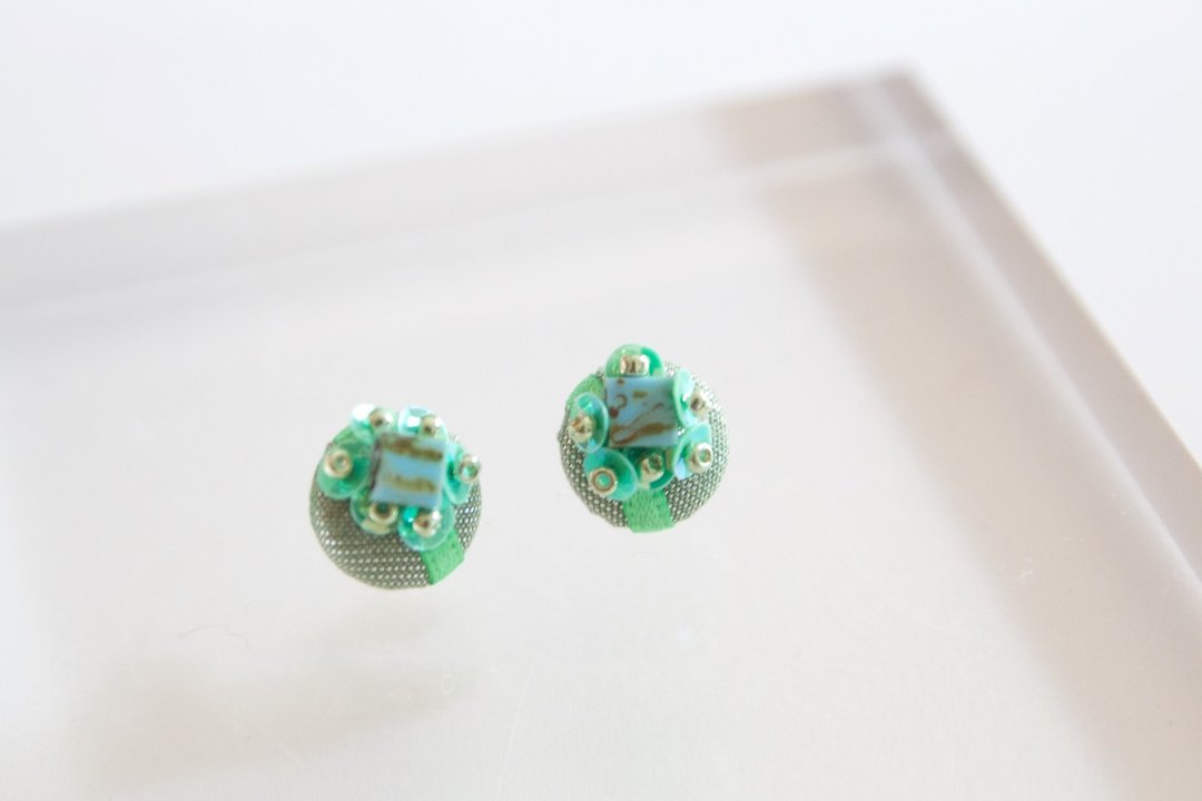 Czech beads titanium earrings - 耳环/耳夹 - 宝石 绿色