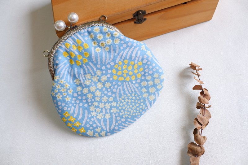 |晴空花语| 斜背链条口金包 斜背包 侧背包 礼物 - 侧背包/斜挎包 - 棉．麻 