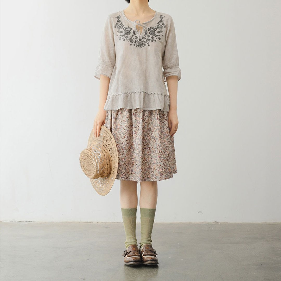 法式復古嬉痞民族風小衫 / 花朵刺繡條紋棉質 / 少女文藝寬鬆款 - 女装上衣 - 棉 灰色