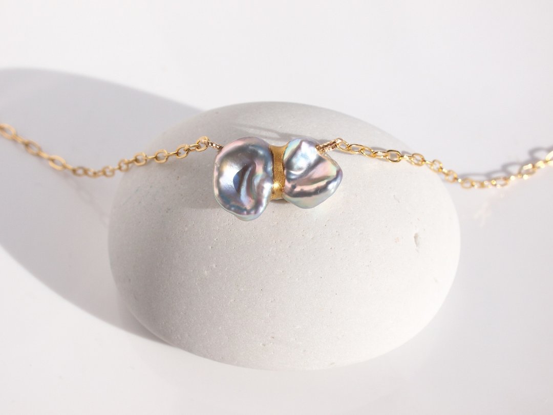 Kintsugi Keshi Pearl Necklace Silver Gray- | Freshwater Pearl Baroque Pearl Gold Powder 14Kgf 42cm - 项链 - 珍珠 灰色