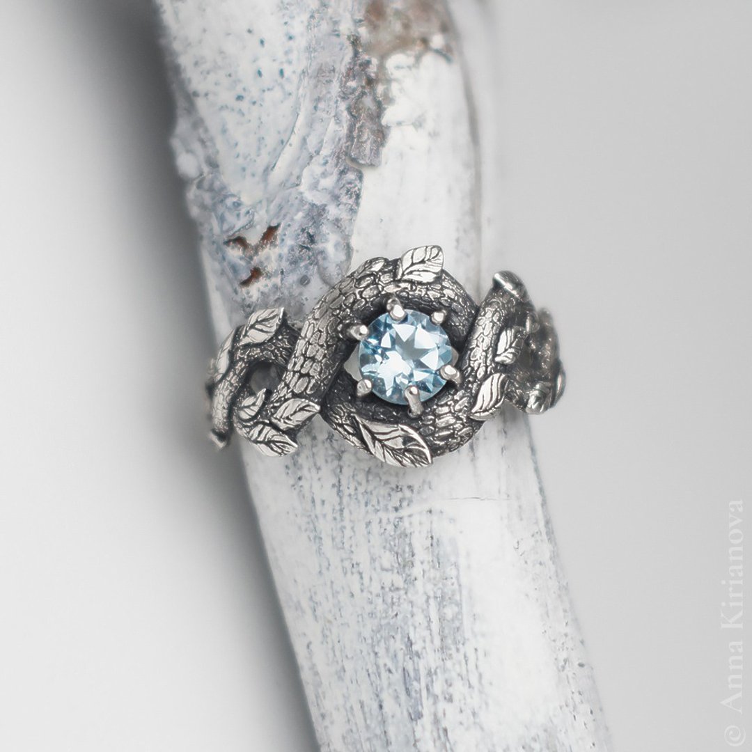 Dragon Ring with Blue Topaz - 戒指 - 纯银 银色