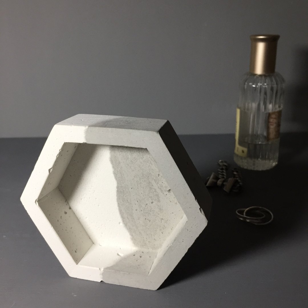 双・对. 灰色及白色拼合 水泥六角形置物皿 - 收纳用品 - 水泥 白色