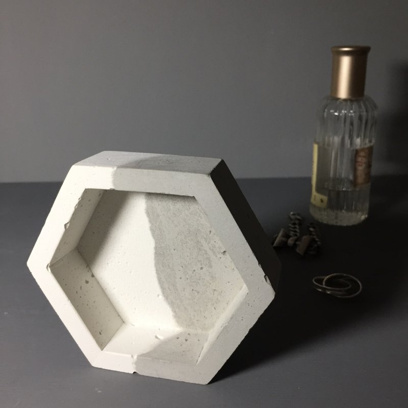 双・对. 灰色及白色拼合 水泥六角形置物皿 - 收纳用品 - 水泥 白色