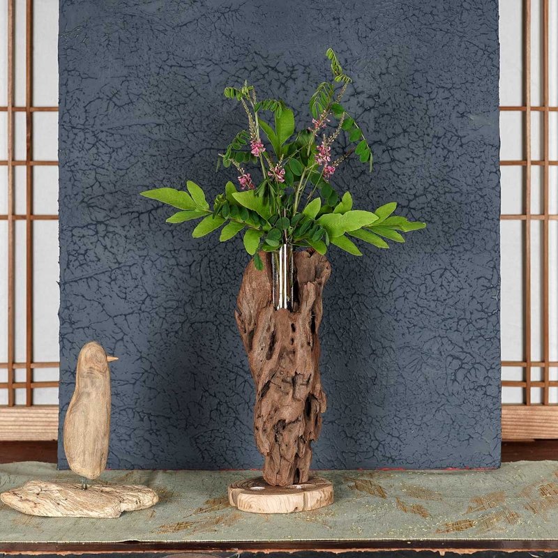不妨用您喜欢的当季花痴装饰您的空间，营造出愉悦的氛围。漂流木花瓶，木制花瓶，花瓶，小花瓶，107 - 花瓶/陶器 - 木头 咖啡色