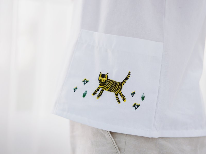 Molly Top  MR.Richard Parker  ( White Colour ) - 女装上衣 - 棉．麻 白色