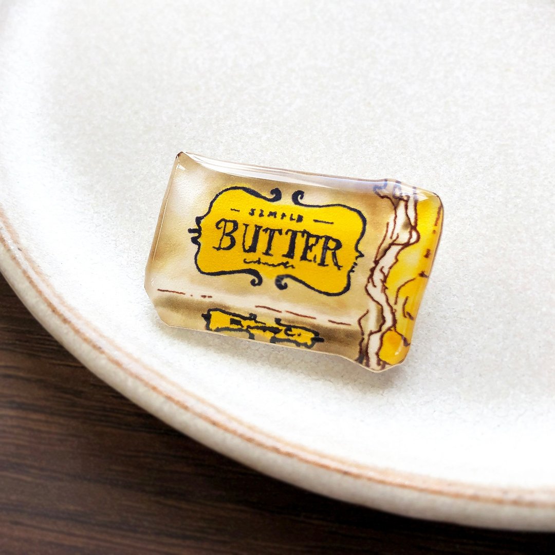 BUTTER BROOCH Butter brooch to apply to bread - 胸针 - 塑料 黄色