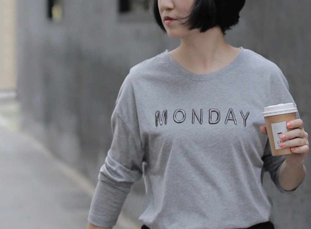 台湾黑熊Monday 长袖T恤 - 女装 T 恤 - 棉 灰色