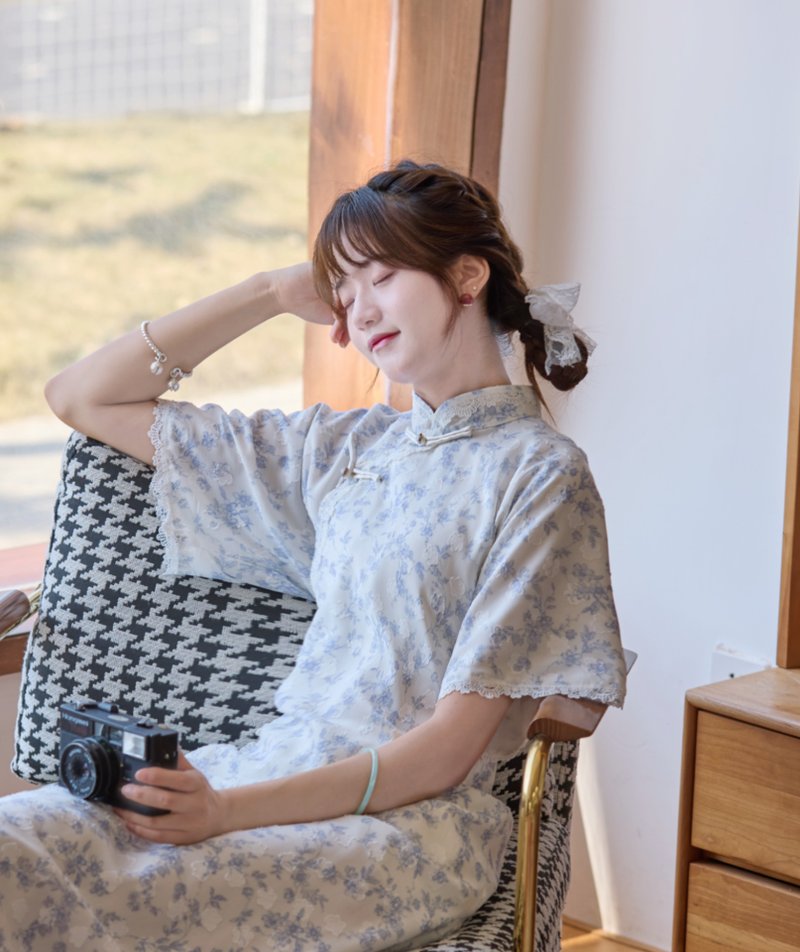 清新藍色 碎花蕾絲邊古法少女旗袍 新中式中秋春節改良連身裙洋裝 - 旗袍 - 其他人造纤维 蓝色