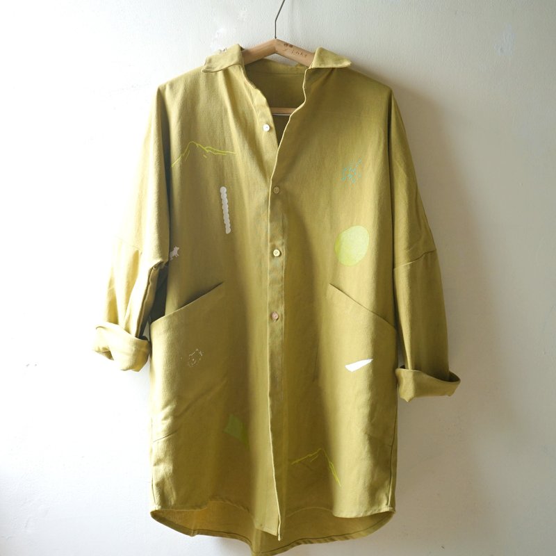 再制作 芥末黄大口袋宽宽小狗岩石、小狗云朵散步衬衫 - 女装衬衫 - 棉．麻 卡其色