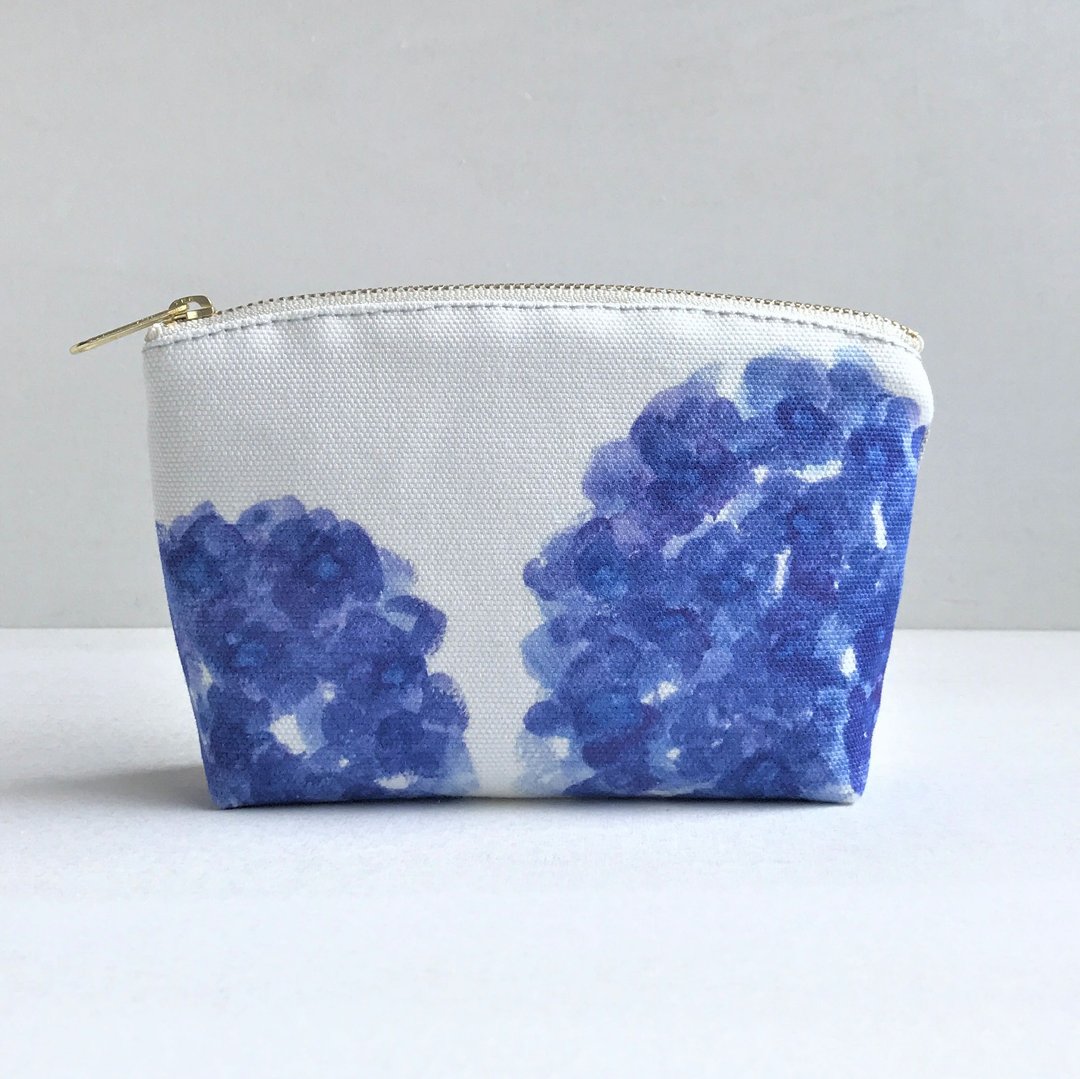 Japon Flower Round Gusseted Pouch Hydrangea - 化妆包/杂物包 - 棉 蓝色