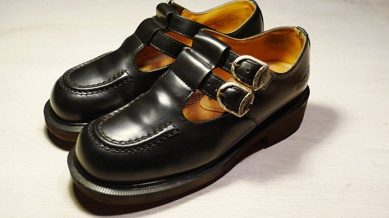 ~后菜园~古着 Dr.Martens黑色娃娃鞋(尺码女款UK4号可穿) - 芭蕾鞋/娃娃鞋 - 真皮 黑色