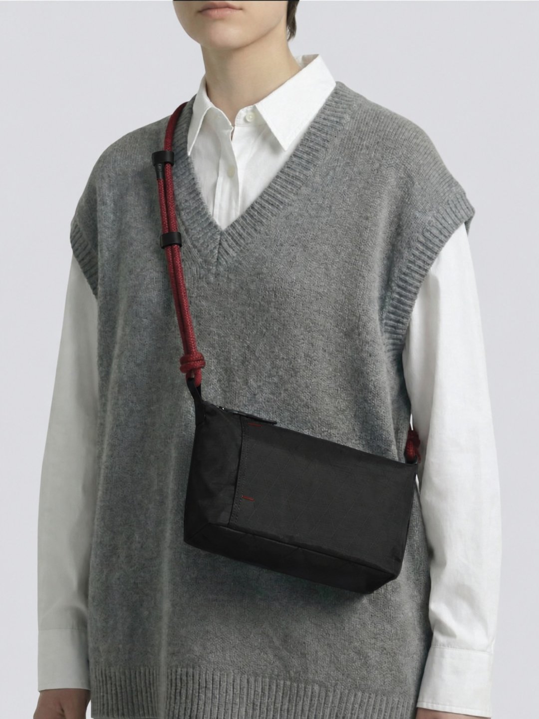 新品 Bristol Quay (防割) 斜肩包 手提包 侧背包 肩带充电绳 - 侧背包/斜挎包 - 尼龙 黑色