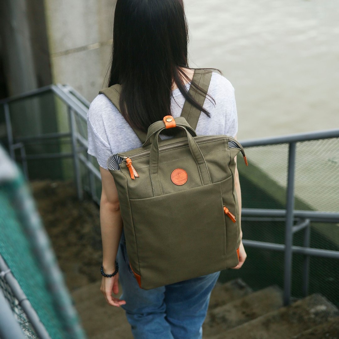 收纳美学帆布后背包/双肩包/笔电包 竖版- 防泼水加密帆布 军绿色 - 后背包/双肩包 - 棉 绿色
