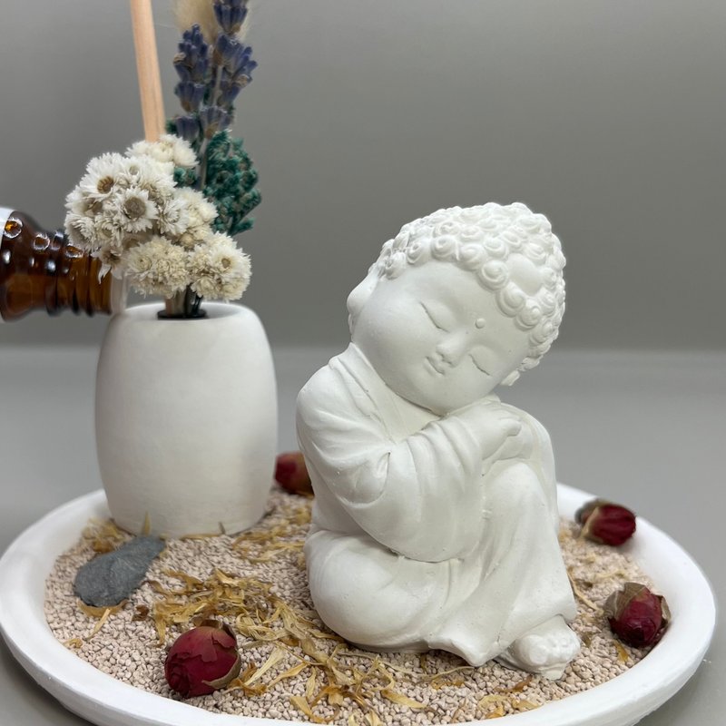 24HR 净念吉祥小佛(大觉) 永生花圆盘组合 艺术香氛扩香 精油香氛 - 香薰/精油/线香 - 水泥 白色