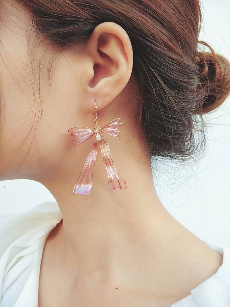 巴黎女伶 立体蝴蝶结耳环-橙金色 秋冬限定色 - 耳环/耳夹 - 塑料 金色