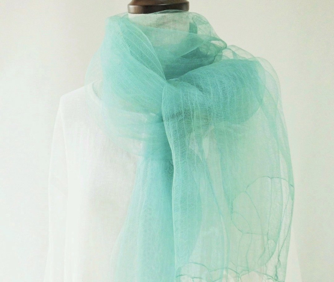 Indigo fresh leaf dyeing, silk organdy, large-format long stole - 围巾/披肩 - 丝．绢 蓝色