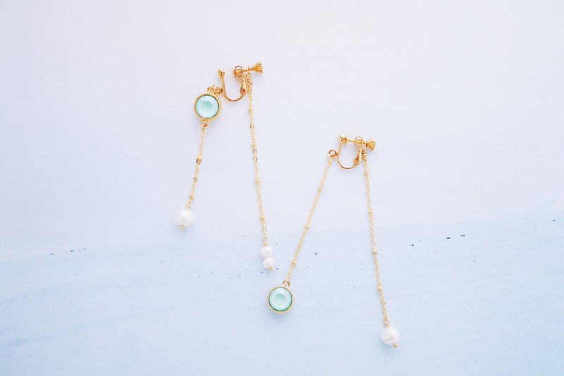 沁透--淡水珍珠圆形水晶缀饰不对称耳环(薄荷绿) - 耳环/耳夹 - 其他金属 绿色