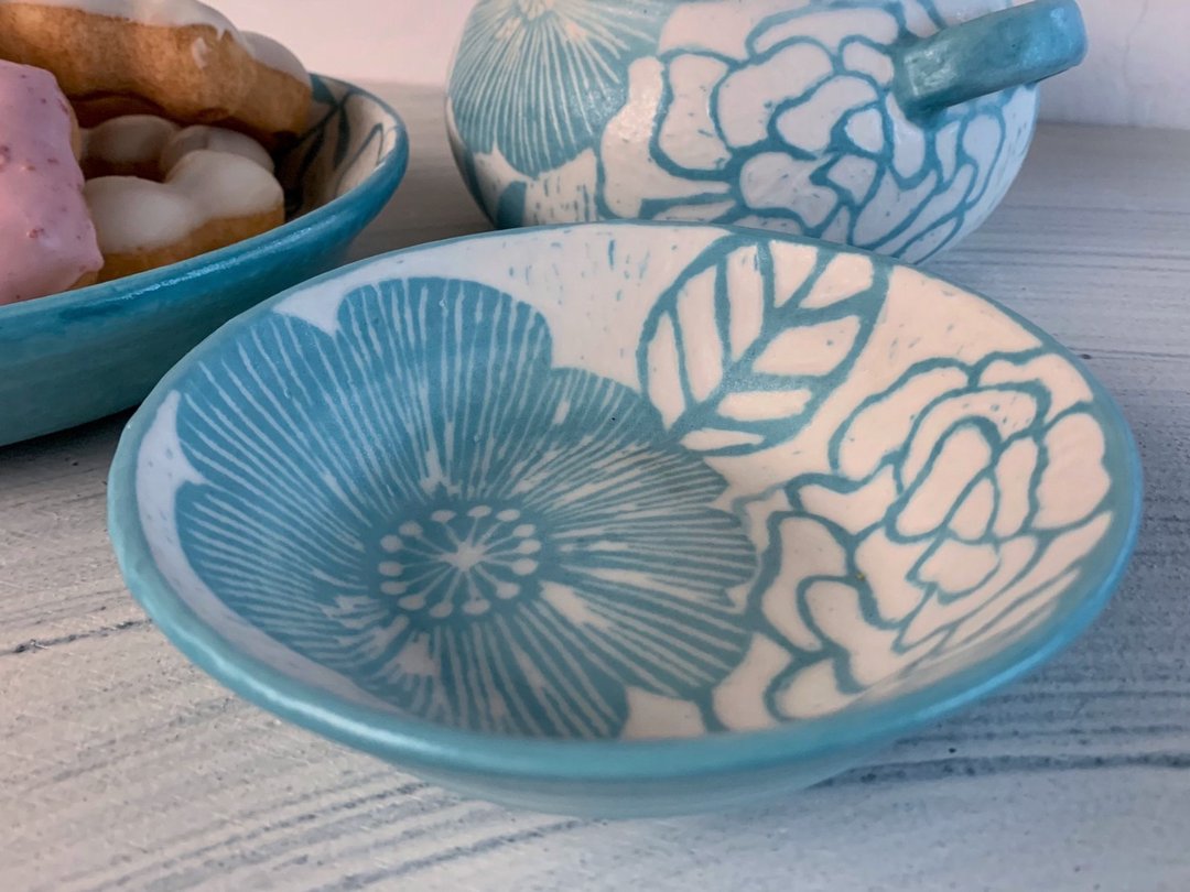 阳刻系列-湖水蓝花卉小盘_陶器餐盘 - 盘子/餐盘/盘架 - 陶 蓝色