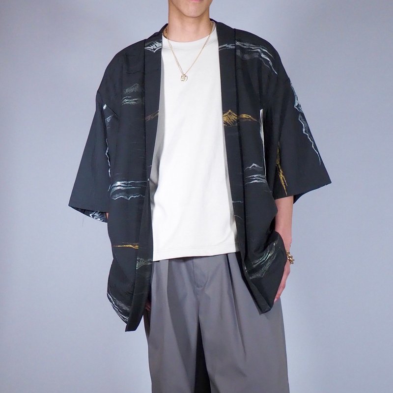 【日本制造】柔软丝绸黑色羽织、金银山、男女通用羽织、礼物 - 女装休闲/机能外套 - 丝．绢 黑色