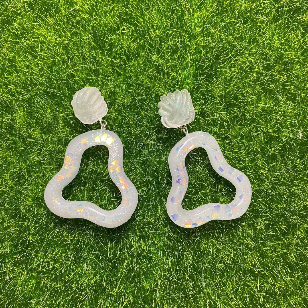 你的耳环 | 彩色亮晶晶的不规则形状耳环 - 耳环/耳夹 - 树脂 多色