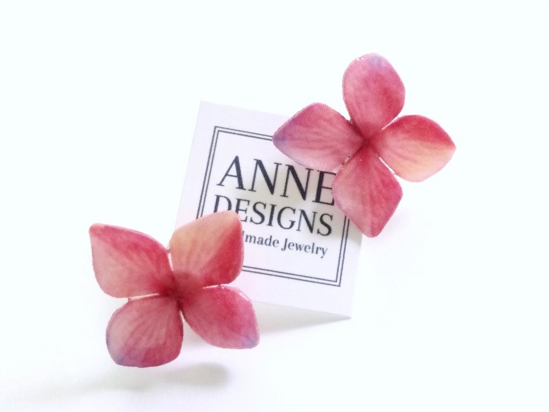 Pink Hydrangea Stud Earrings With Pearl, Dainty 14k Gold Fill, PH01 - 耳环/耳夹 - 其他材质 粉红色