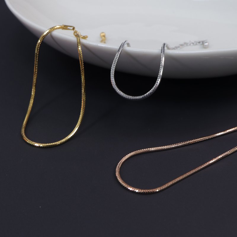 Basics。削边蛇骨手链 - 手链/手环 - 不锈钢 银色