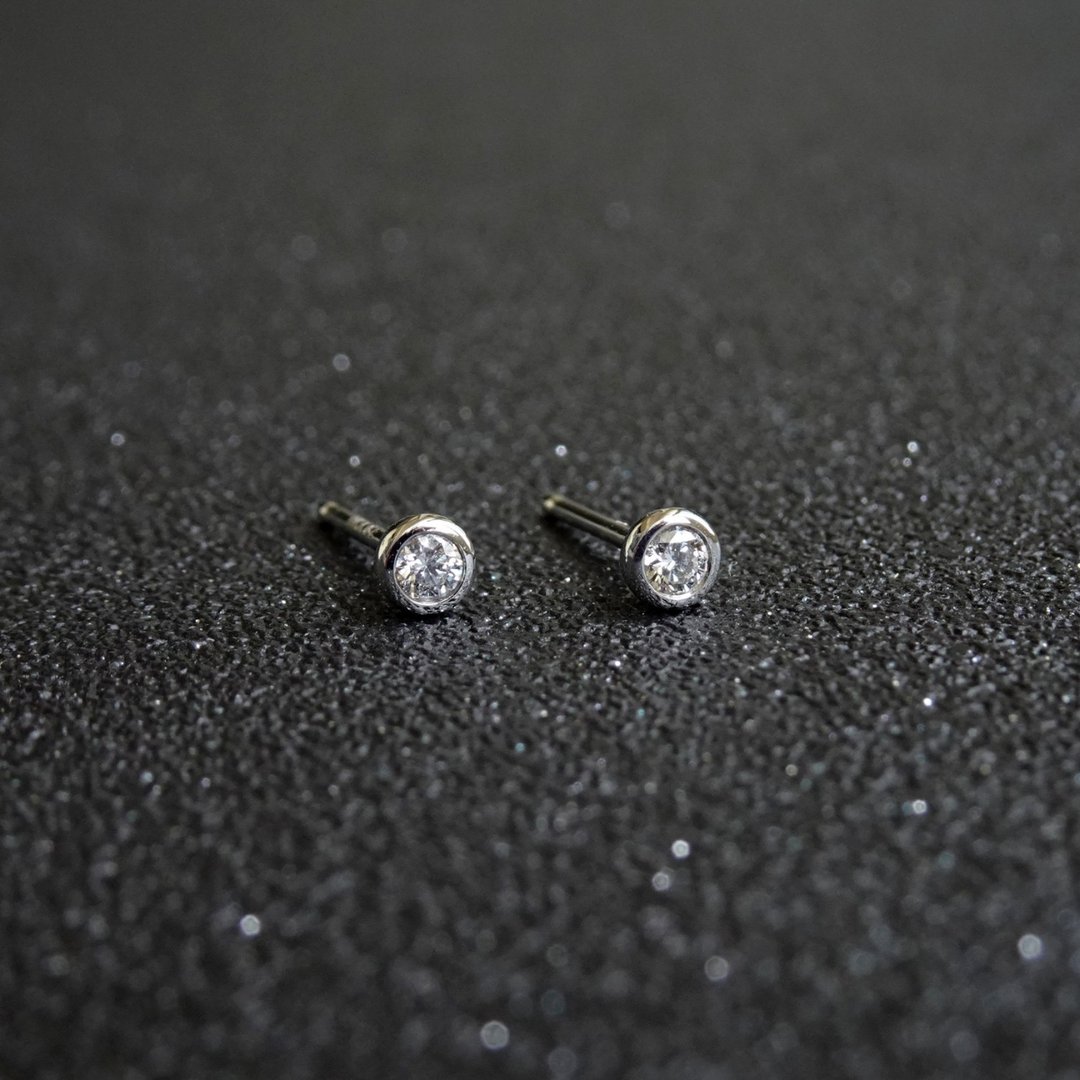迷你天然钻石包镶纯 18K 白金耳环 - 耳环/耳夹 - 钻石 银色
