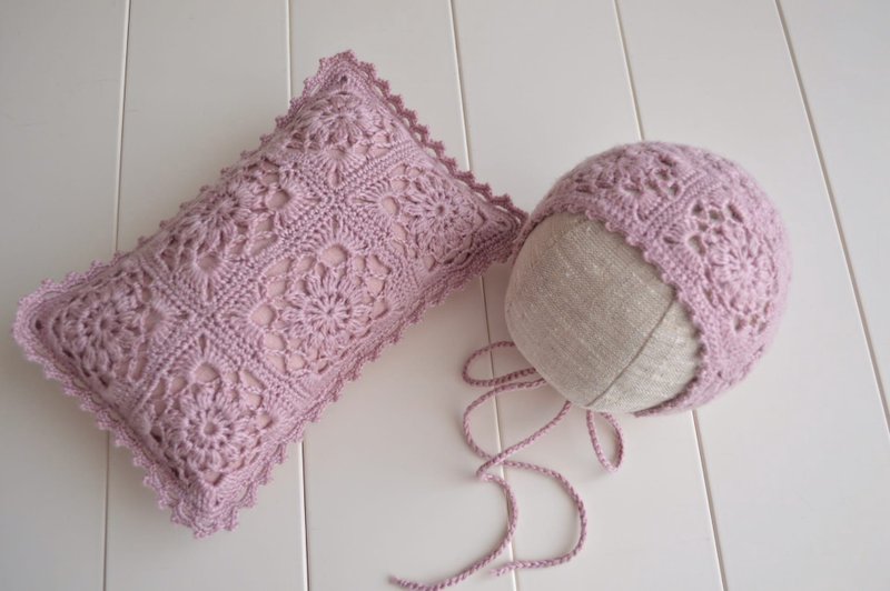 Newborn prop purpleknit posing pillow and bonnet set . Crochet lace bonnet photo - 其他 - 其他材质 紫色