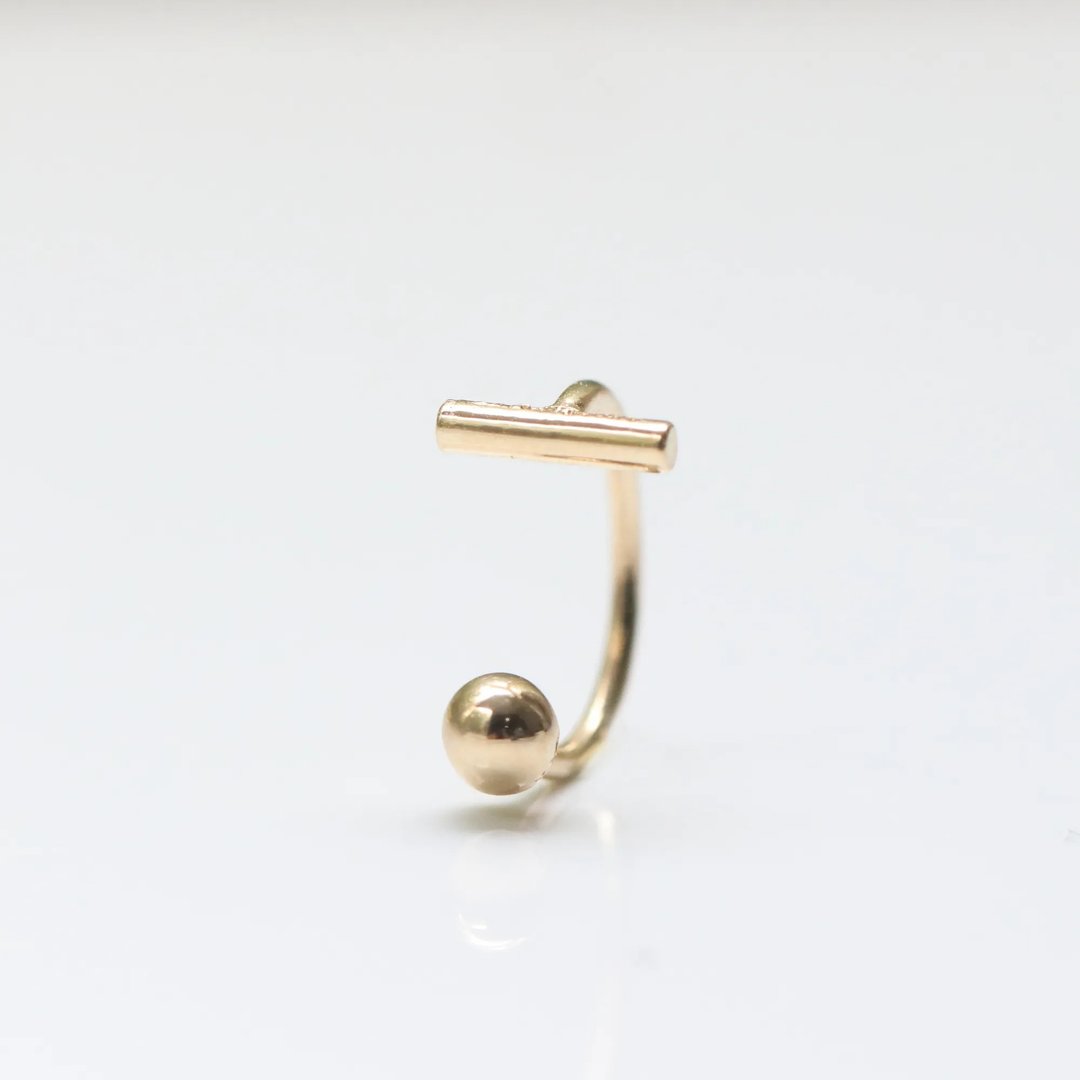 14K 横条C型金球锁珠耳环(单个)耳骨 耳窝 不退色 - 耳环/耳夹 - 贵金属 金色