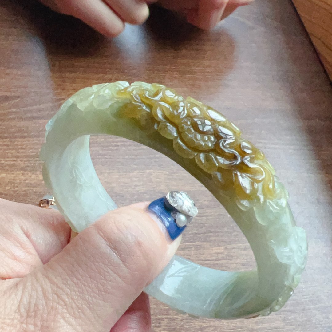 飘黄翡翠贵妃雕花手镯 | 17.5围 | 天然缅甸A货翡翠 | 送礼 - 手链/手环 - 玉石 多色