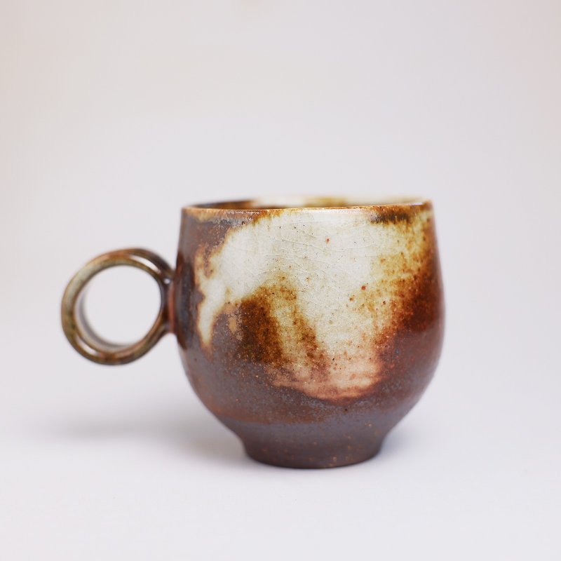 明芽窑 l 柴烧志野圆耳把杯 橘红 白 陶杯 咖啡杯 拿铁杯 杯子 H7 - 咖啡杯/马克杯 - 陶 橘色