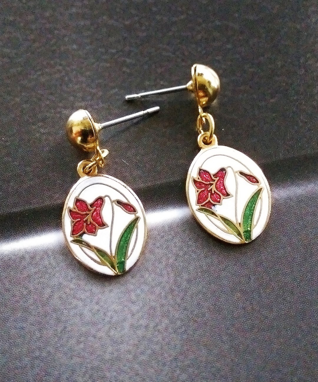Vintage Jewelry 西洋古董饰品 景泰蓝 清新 白底 花卉 针式耳环 - 耳环/耳夹 - 其他金属 金色