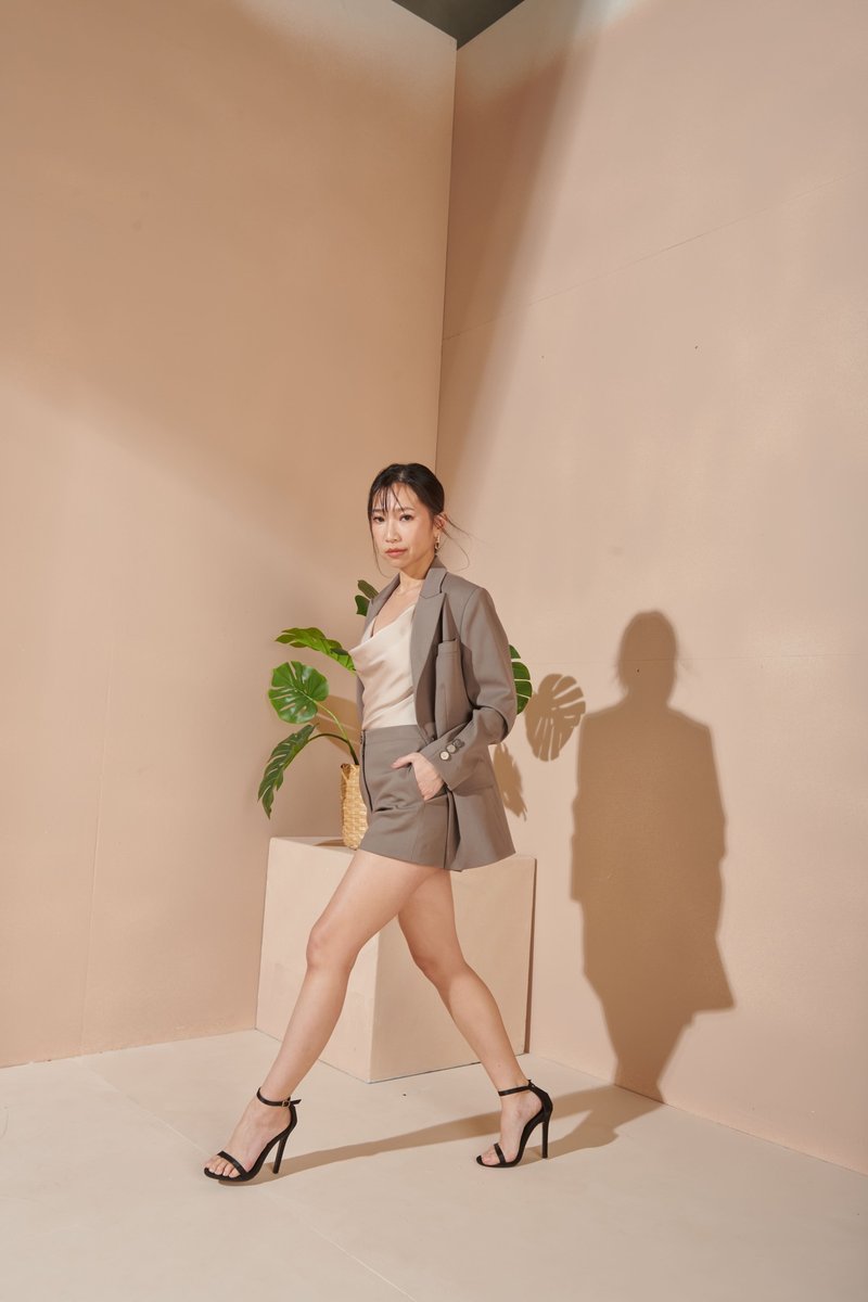 卡其挺版西装短裤 - 女装短裤 - 聚酯纤维 