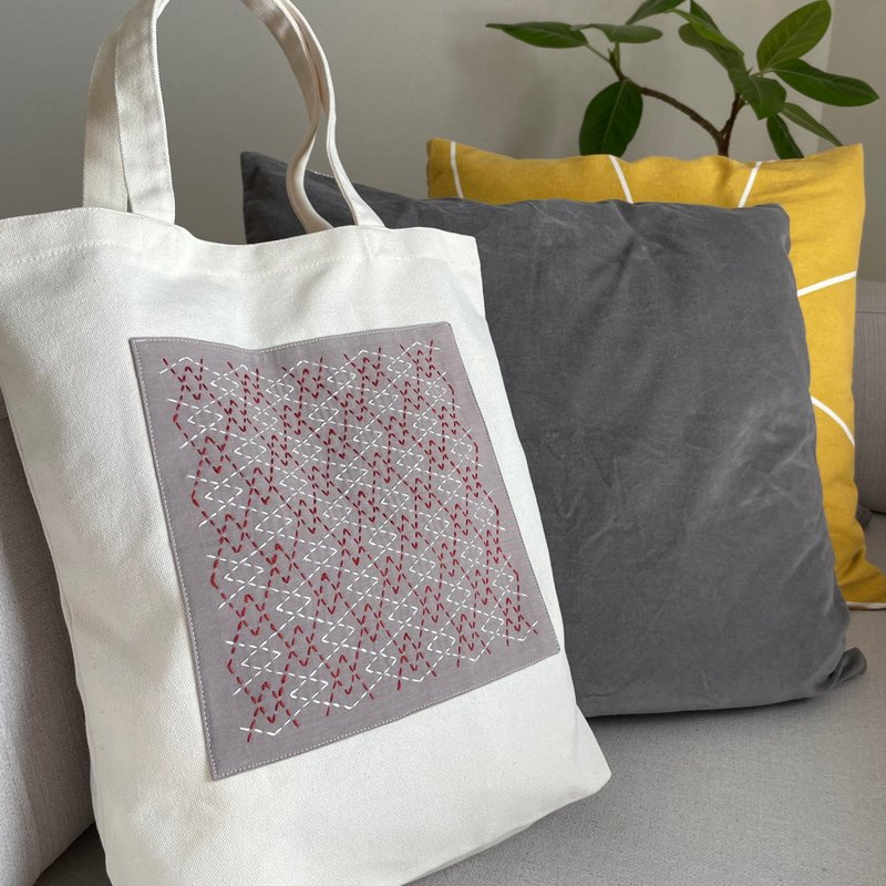 刺し子托特包 M 灰米色 肩背 侧边衬垫 肩背带 刺绣 大容量 帆布 通勤上学 赠礼 - 手提包/手提袋 - 棉．麻 咖啡色