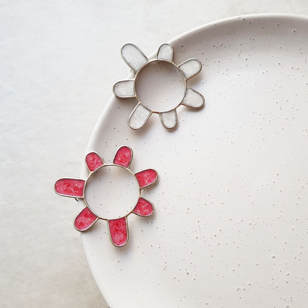 Circle flower brooch, 12 colors - 胸针 - 珐琅 白色