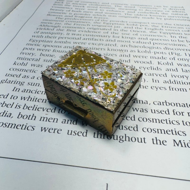 美国50年代滴胶亮片雨伞小药盒 - 其他 - 其他金属 
