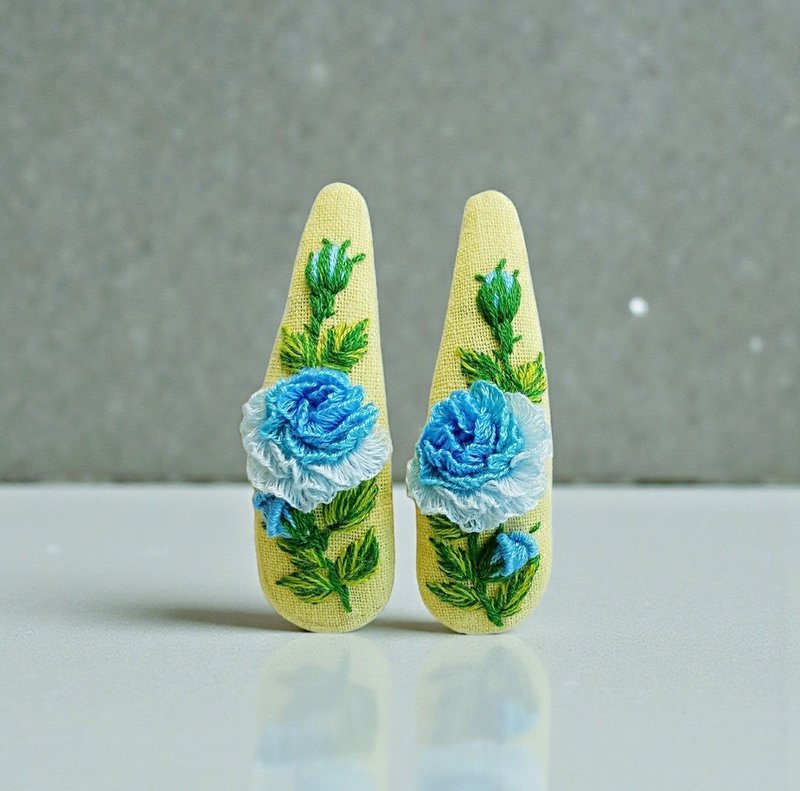 一组两入手工刺绣玫瑰花发夹，发饰配件 - 发饰 - 亚麻 蓝色