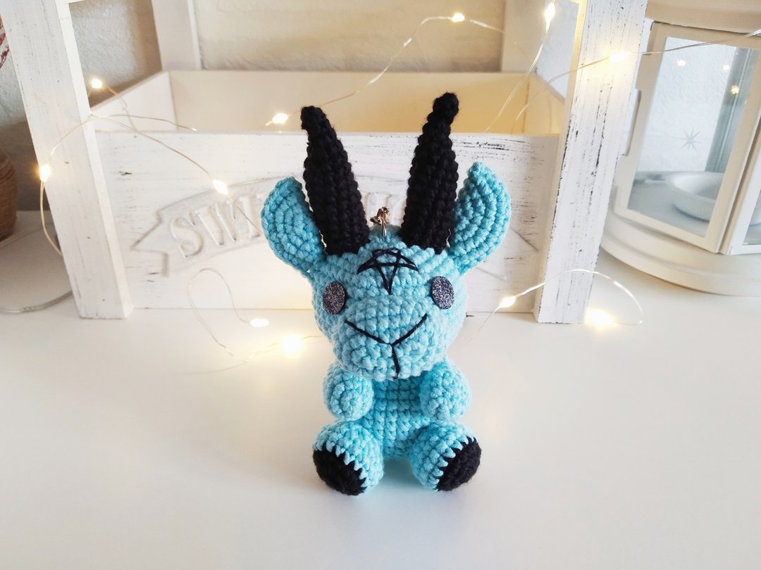 Demon keychain, creepy cute plush, occult gift, baphomet art doll, devil - 钥匙链/钥匙包 - 其他材质 蓝色
