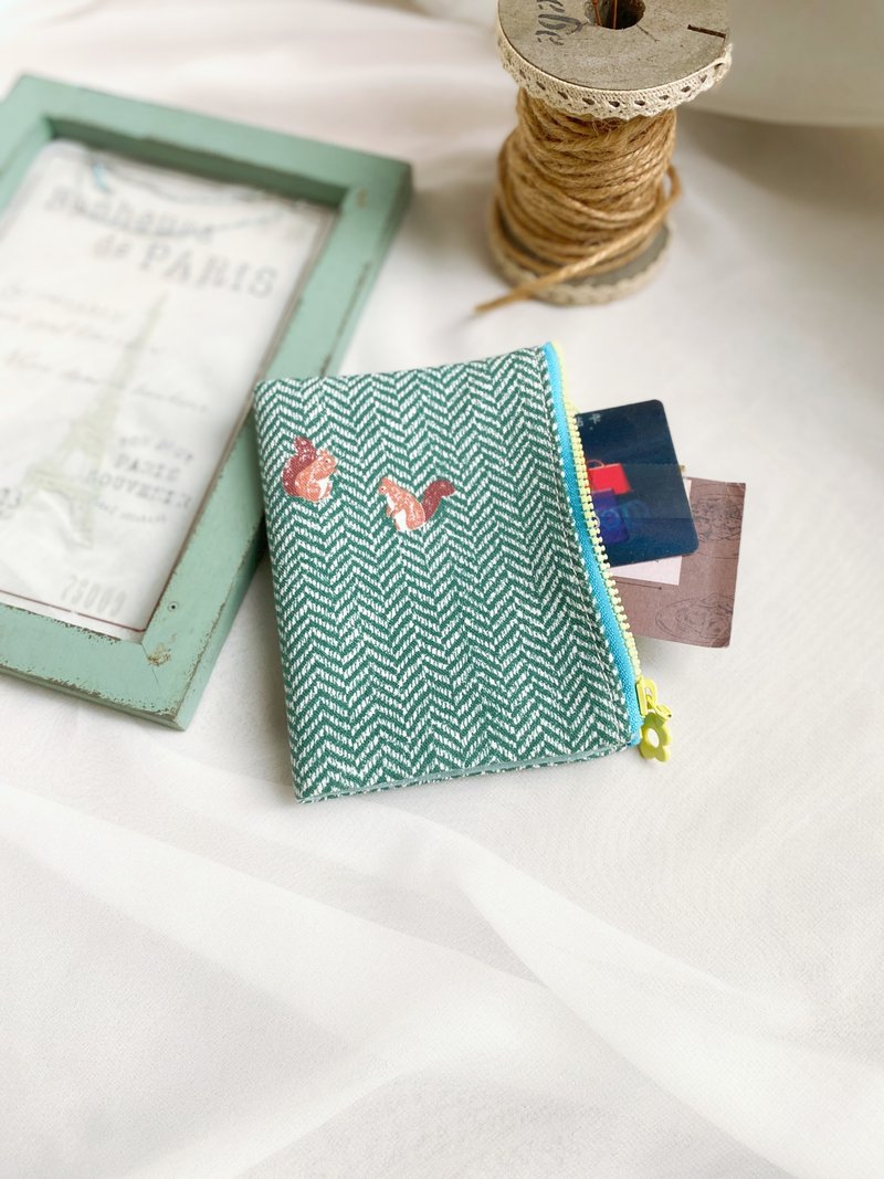 【好日手作】日杂手绘风格森林的朋友们/布作三层收纳短夹 - 皮夹/钱包 - 其他材质 多色