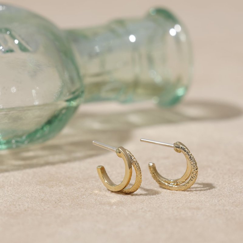 double crescent GD ─ 轻盈的双线水晶针耳环 (金色) - 耳环/耳夹 - 其他金属 金色