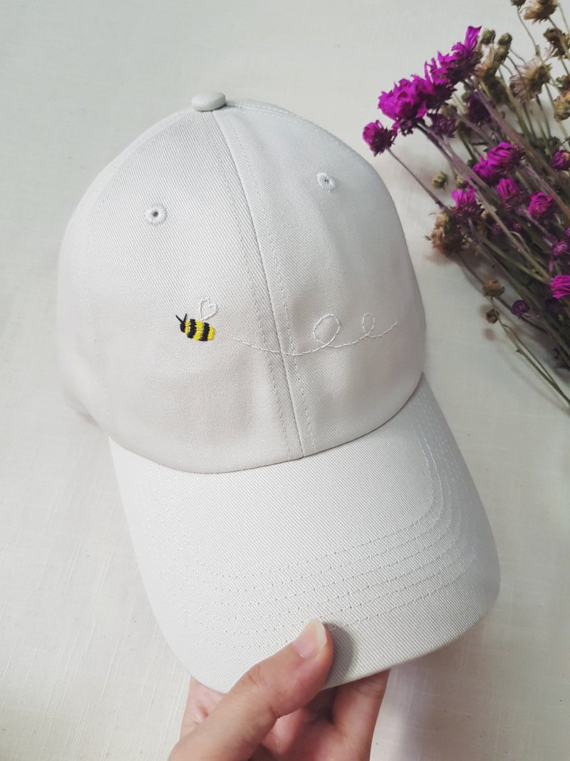 Little Bee卡通刺绣棒球帽 - 帽子 - 棉 银色