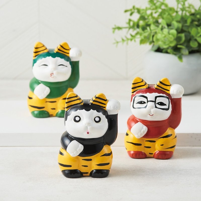 【预订】日本制 三色雷公招财猫 - 摆饰 - 陶 红色