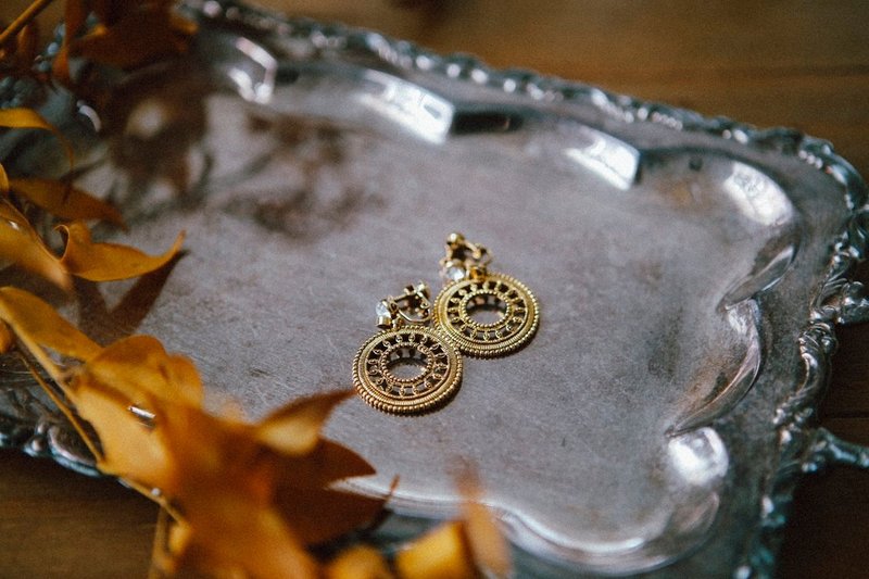 COR-DATE / 水钻图腾耳环 - 耳环/耳夹 - 其他材质 