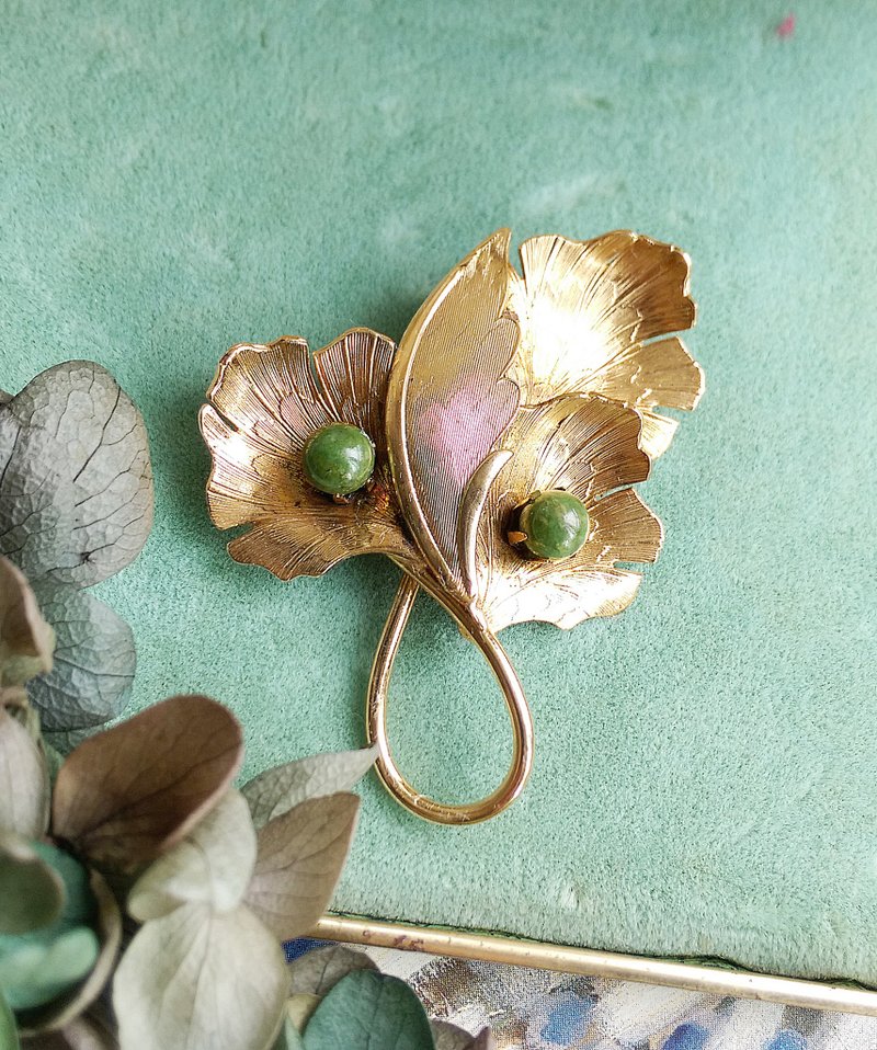 【西洋古董饰品 】CORO 金色调 立体 银杏绿珠 别针 胸针 - 胸针 - 其他金属 银色