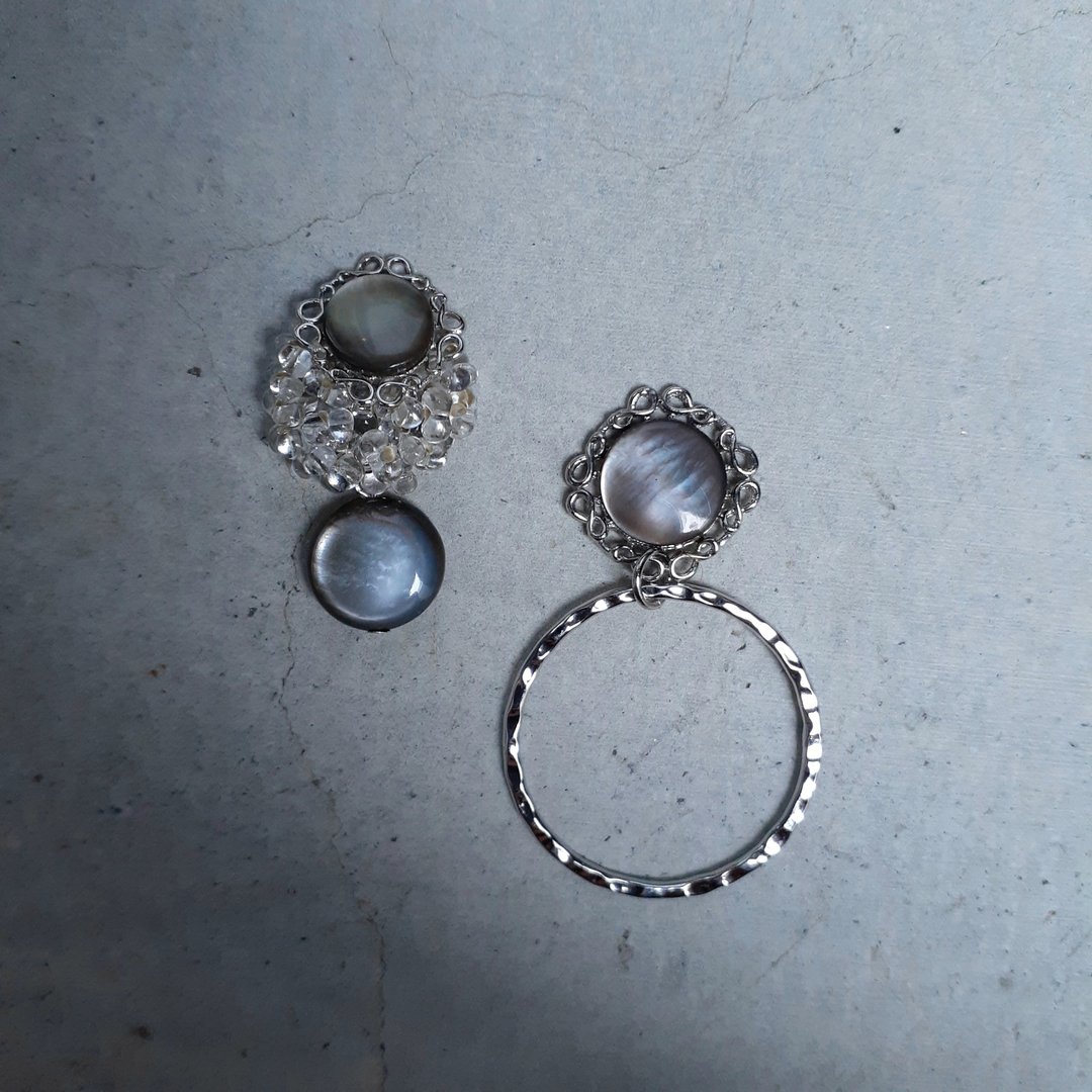 Asymmetry of black pearl oyster buttons - 耳环/耳夹 - 其他金属 银色