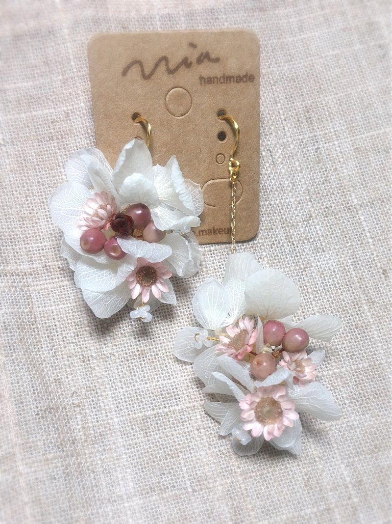 TING 白绣球(粉花) --- 干燥花耳环 不凋花耳环/耳夹/耳勾 - 耳环/耳夹 - 植物．花 粉红色