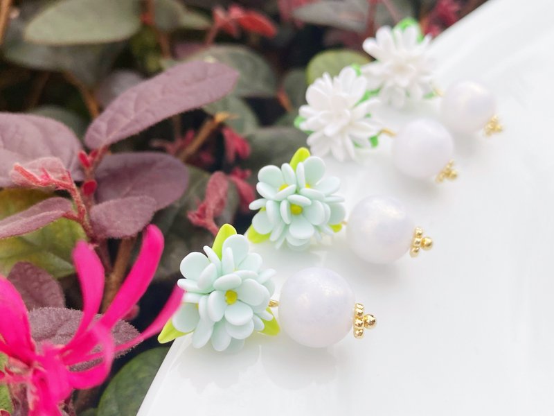 浅绿白色小花蔟 手工软陶耳环 | 耳夹 - 耳环/耳夹 - 粘土 紫色