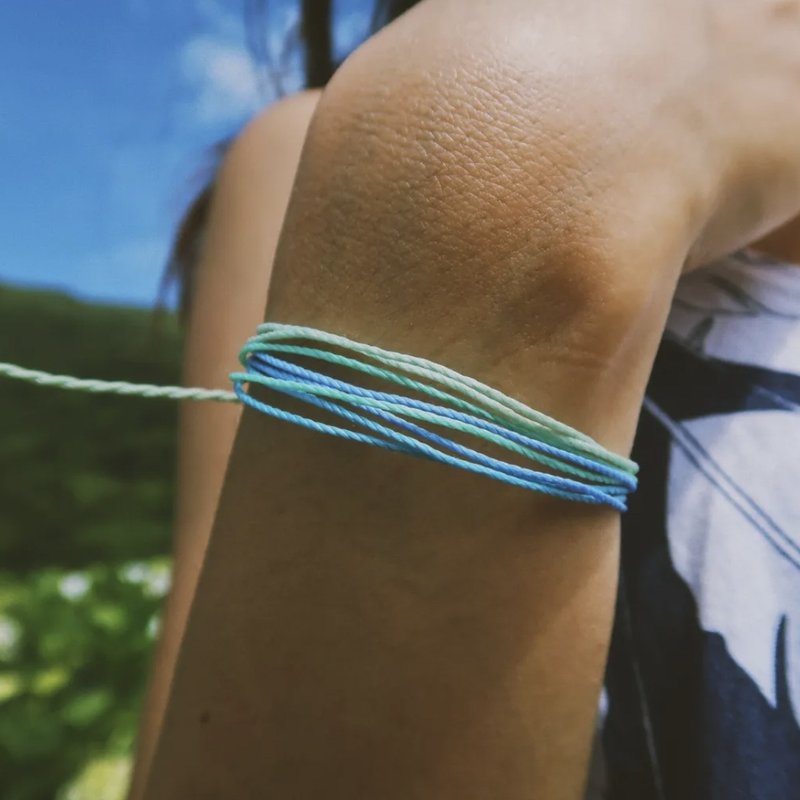 孔雀蓝海人混线编织冲浪手环 OCEAN LOVER MIXED BLUE - 手链/手环 - 防水材质 蓝色