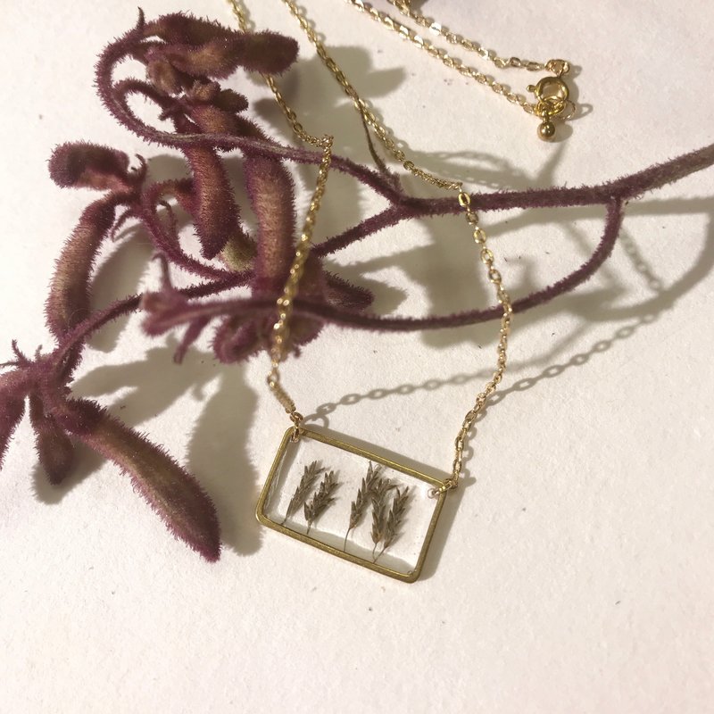 黄铜野生草穗密封式项链。. *长方型 - 颈链 - 植物．花 金色